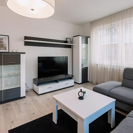 Skau 1 Old Town Family & Business Apartment Free Parking Bratislava Ngoại thất bức ảnh