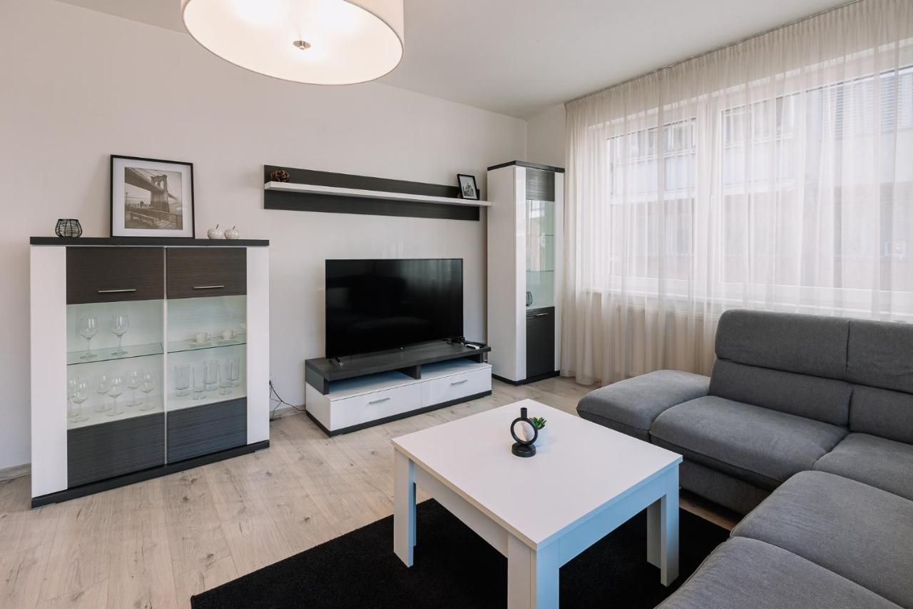 Skau 1 Old Town Family & Business Apartment Free Parking Bratislava Ngoại thất bức ảnh