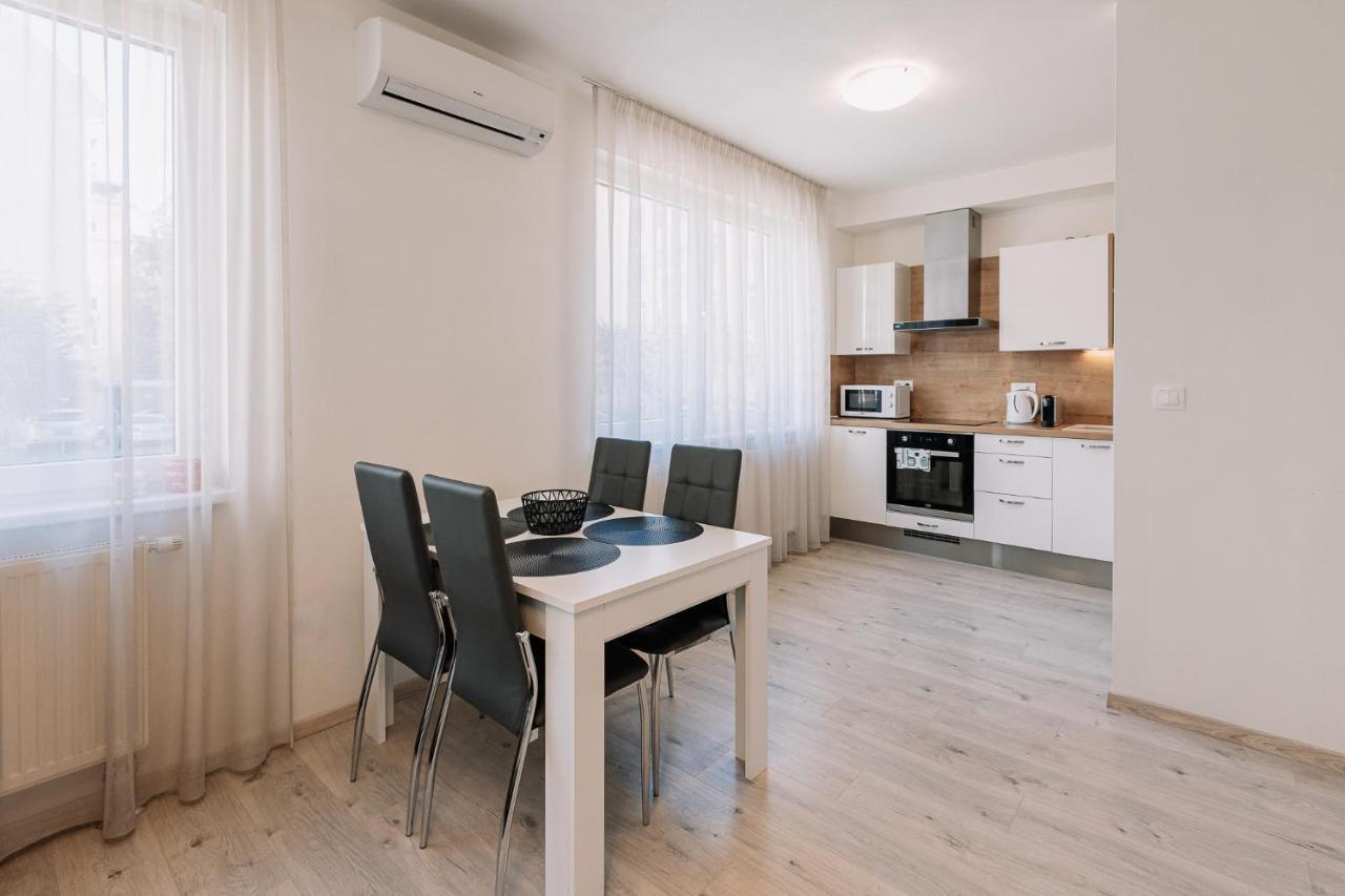 Skau 1 Old Town Family & Business Apartment Free Parking Bratislava Ngoại thất bức ảnh