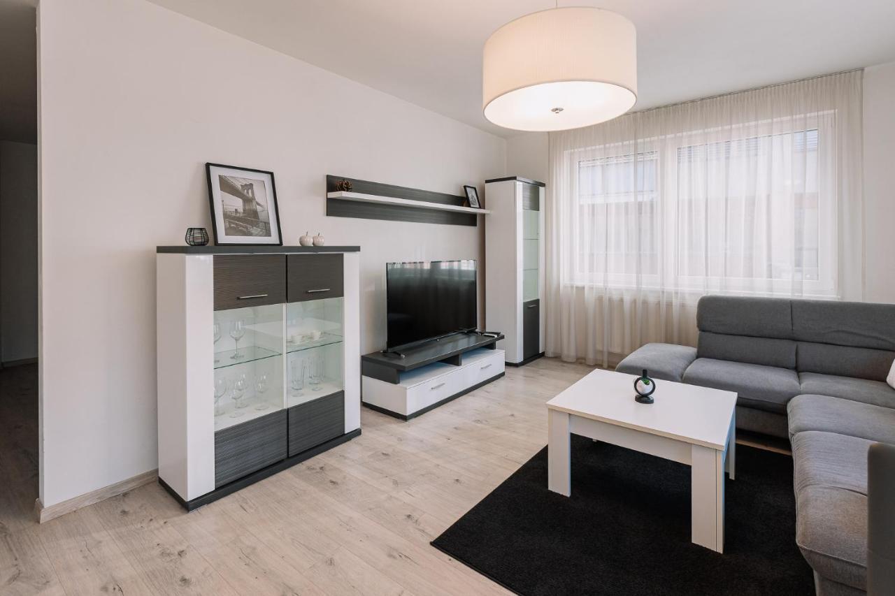 Skau 1 Old Town Family & Business Apartment Free Parking Bratislava Ngoại thất bức ảnh
