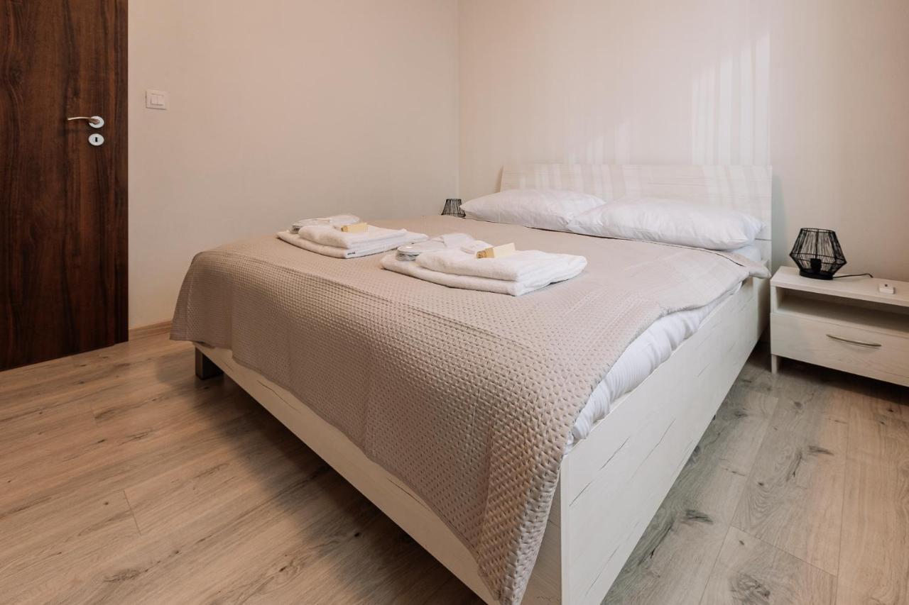 Skau 1 Old Town Family & Business Apartment Free Parking Bratislava Ngoại thất bức ảnh