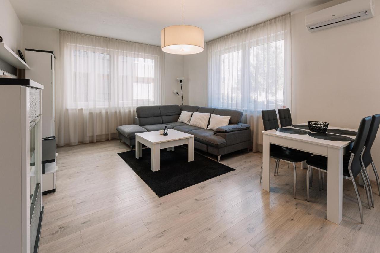 Skau 1 Old Town Family & Business Apartment Free Parking Bratislava Ngoại thất bức ảnh