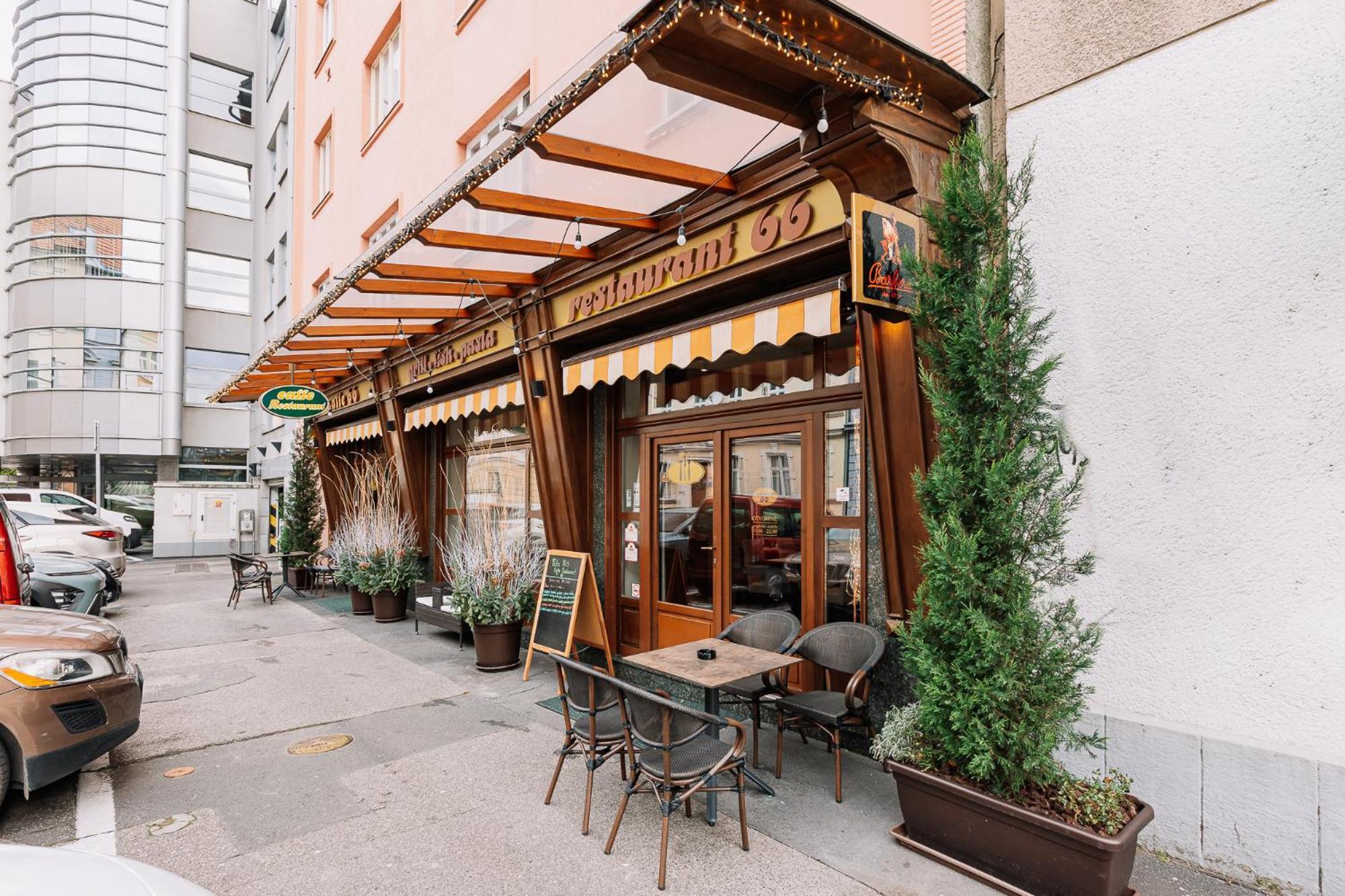 Skau 1 Old Town Family & Business Apartment Free Parking Bratislava Ngoại thất bức ảnh