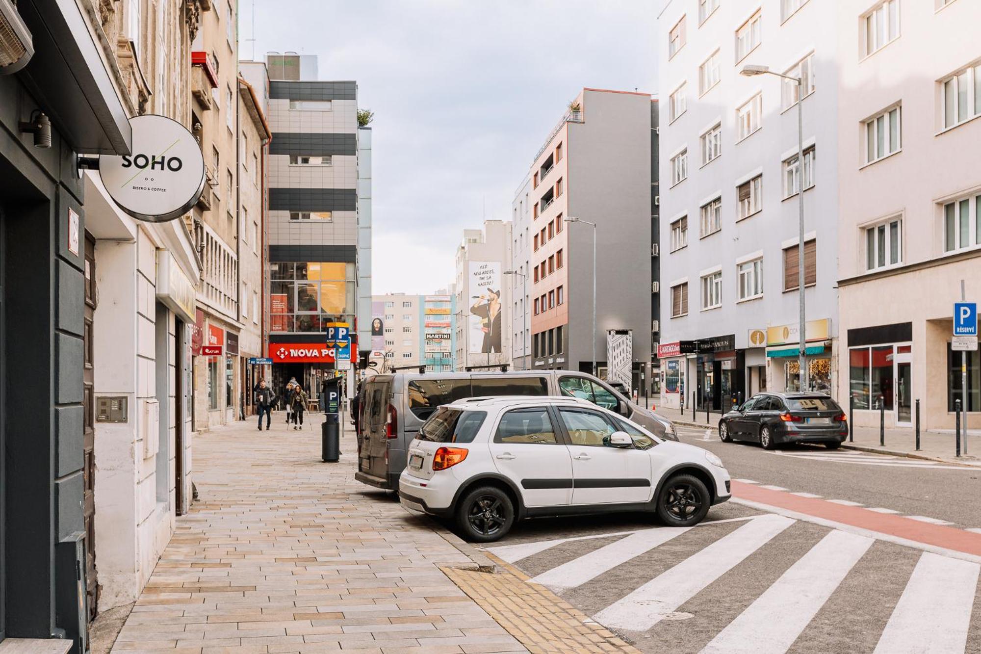 Skau 1 Old Town Family & Business Apartment Free Parking Bratislava Ngoại thất bức ảnh
