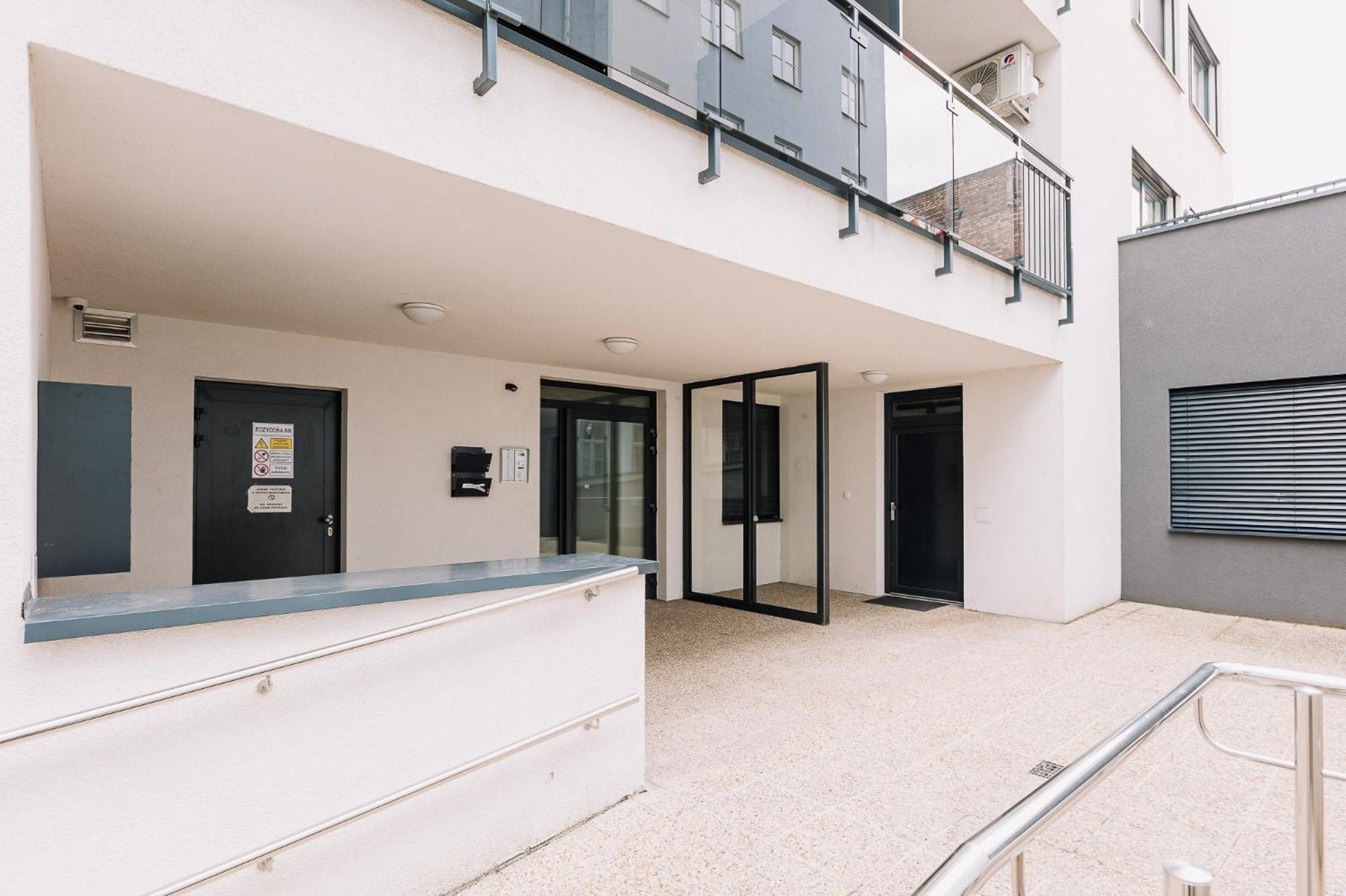 Skau 1 Old Town Family & Business Apartment Free Parking Bratislava Ngoại thất bức ảnh
